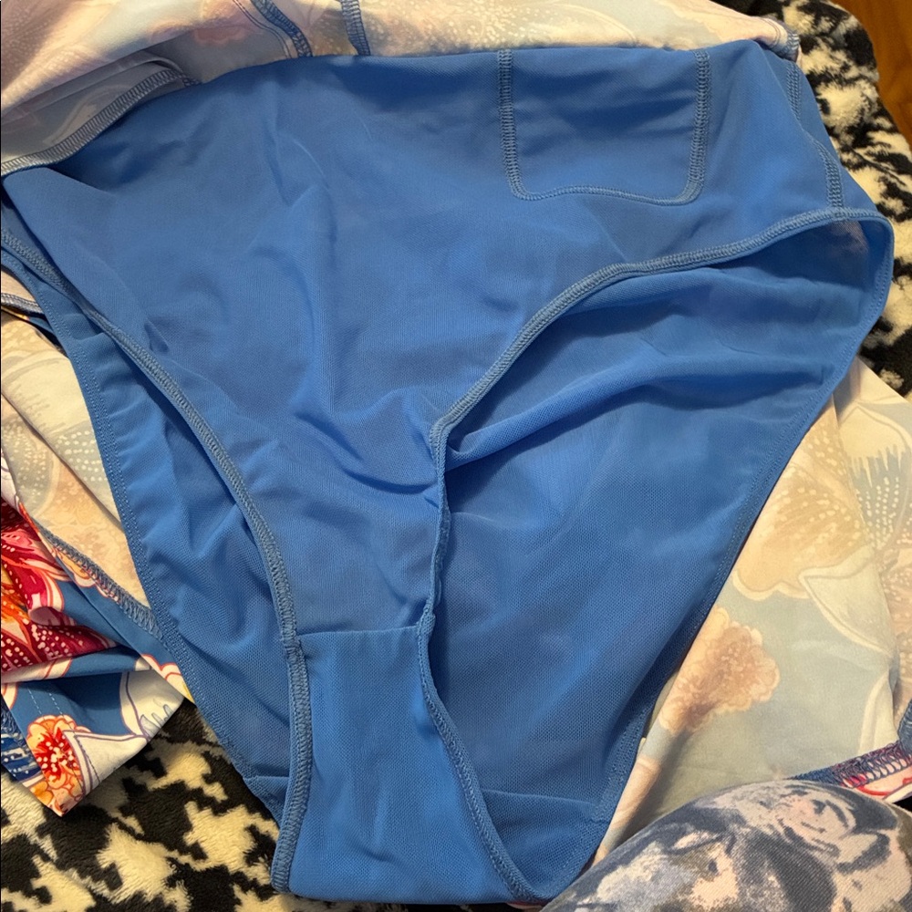 Johnny Was EUC Floral Blue Skort. Adorable and functional. Great pockets!! - Picture 6 of 7